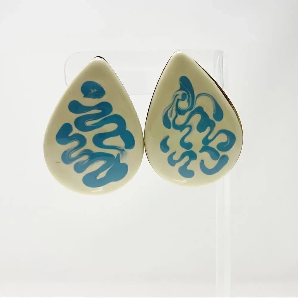 Vintage Costume Jewelry Metal Teardrop Shape Cream w/Blue Squiggle Lines